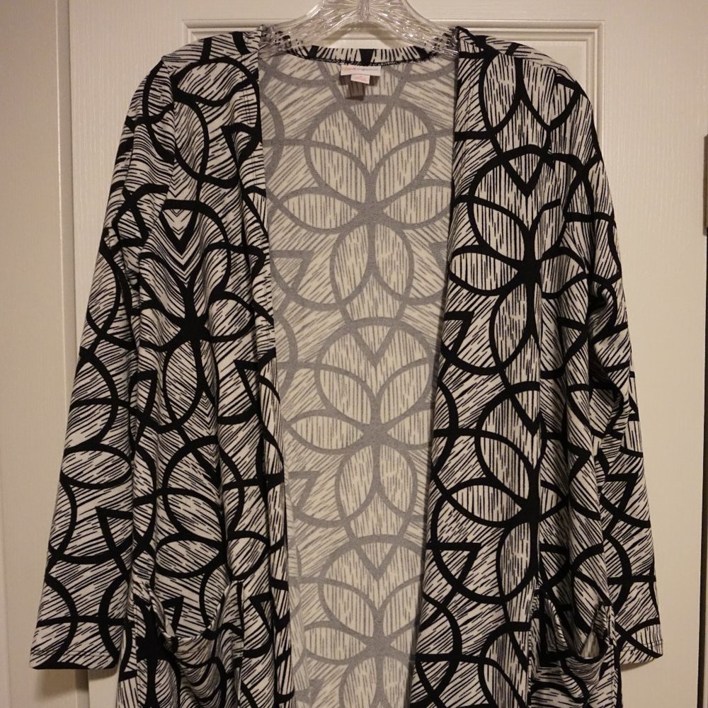 EUC LLR LuLaRoe Caroline Black White Floral Small
